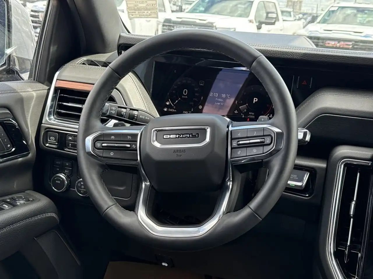GMC Yukon снимка GMC Yukon
