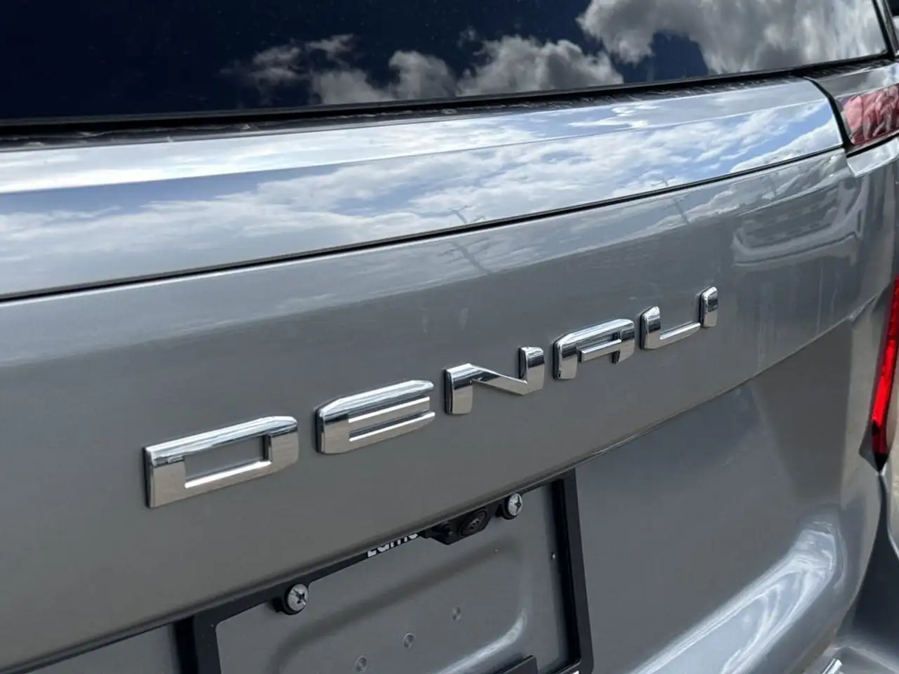 GMC Yukon снимка GMC Yukon