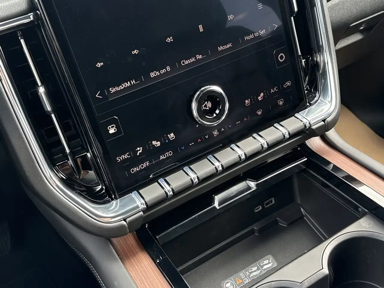 GMC Yukon снимка GMC Yukon