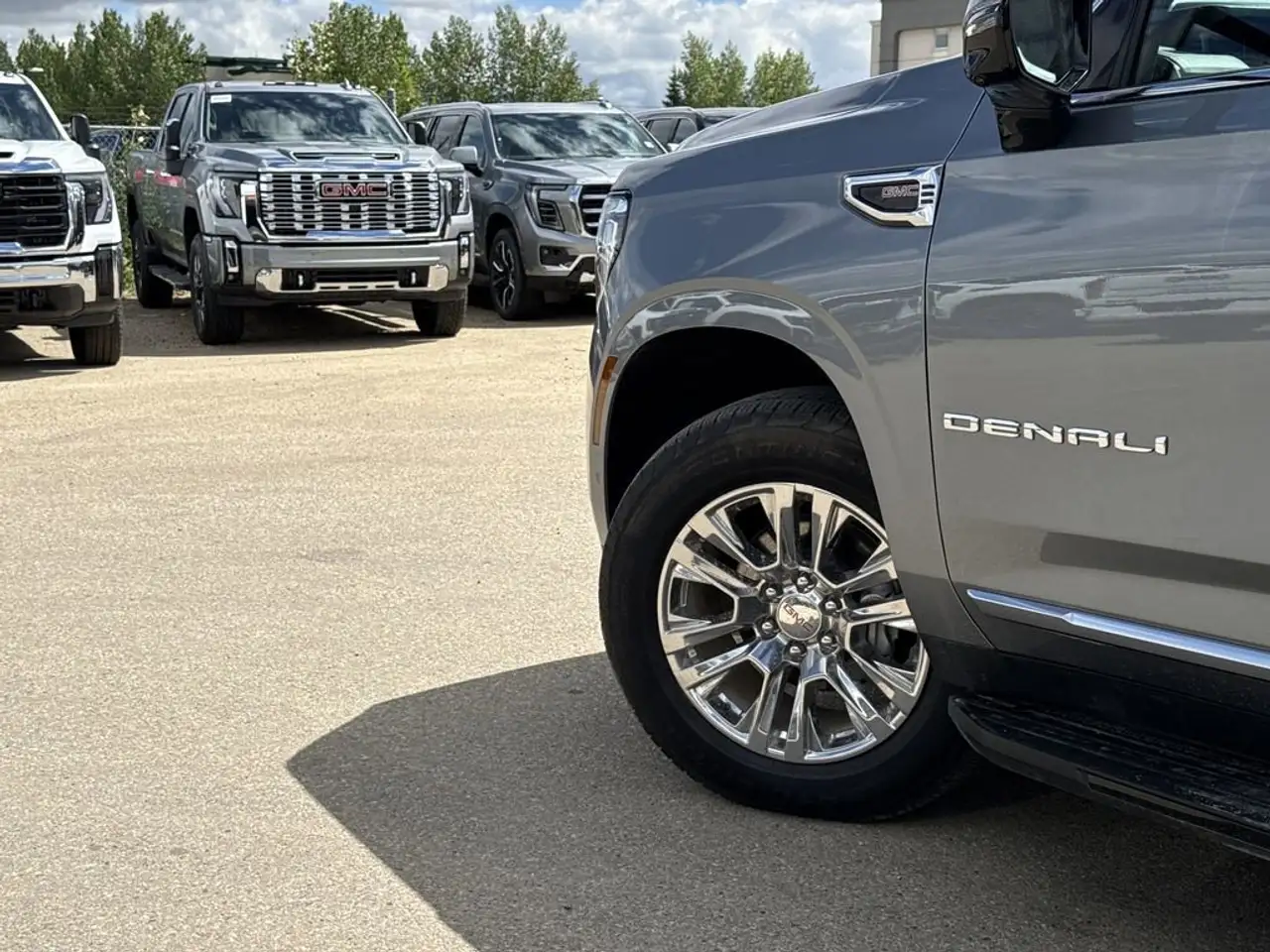 GMC Yukon снимка GMC Yukon