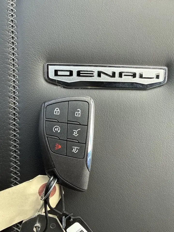 GMC Yukon снимка GMC Yukon