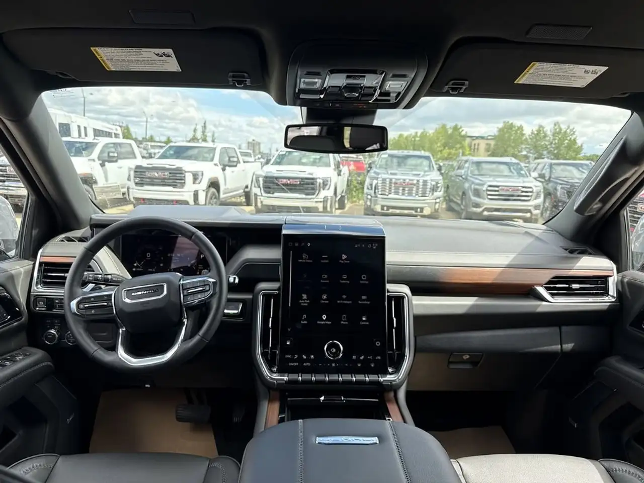 GMC Yukon снимка GMC Yukon