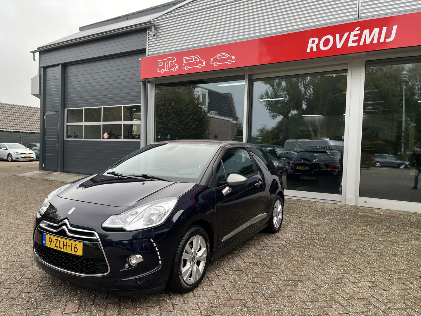 Citroen DS3 1.2 PureTech So Chic Bluetooth, Airco, Navi, Parke Azul - 2