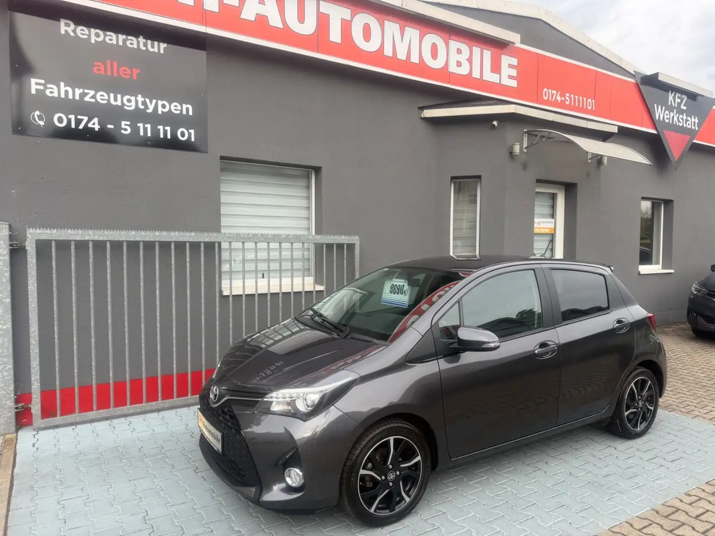 Toyota Yaris S Grijs - 1