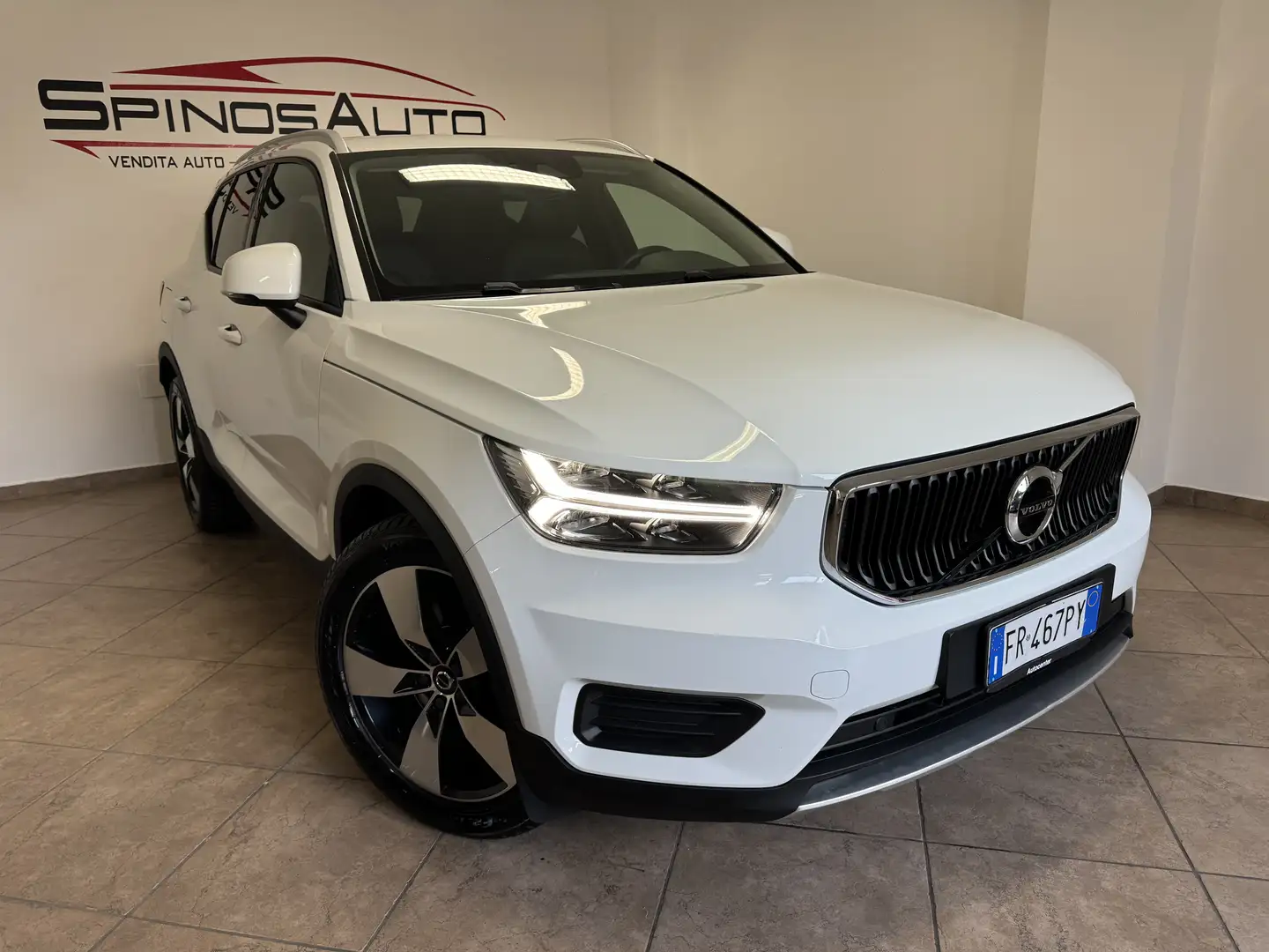 Volvo XC40 2.0 d4 Momentum awd geartronic - 1