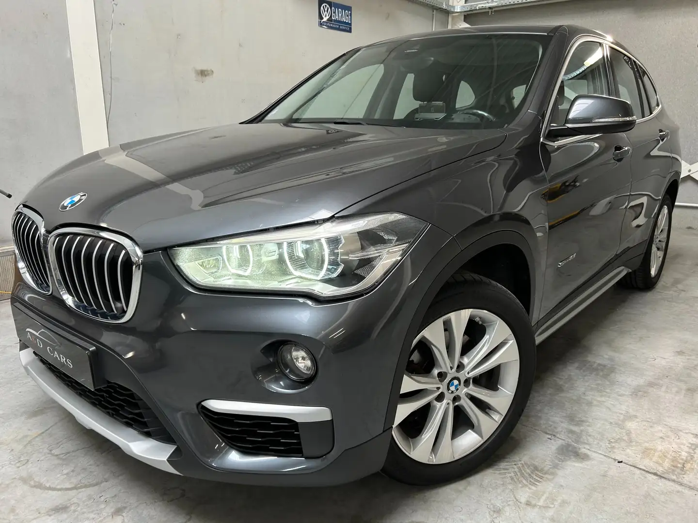 BMW X1 X1 1.5i sDrive18 Grijs - 1