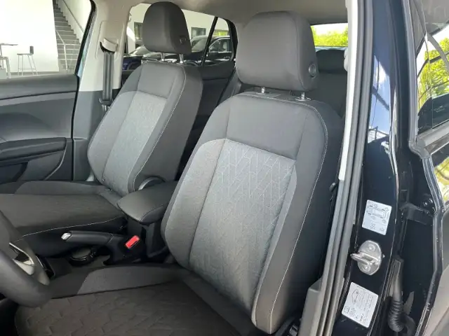Volkswagen T-Cross view 11