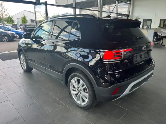 Volkswagen T-Cross view 6