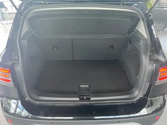 Volkswagen T-Cross view 9