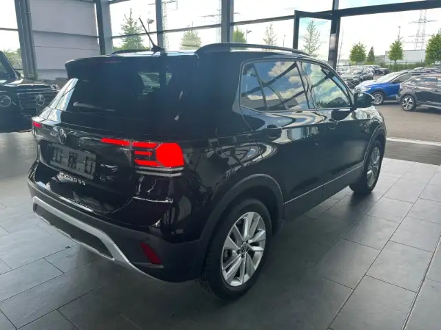 Volkswagen T-Cross view 4