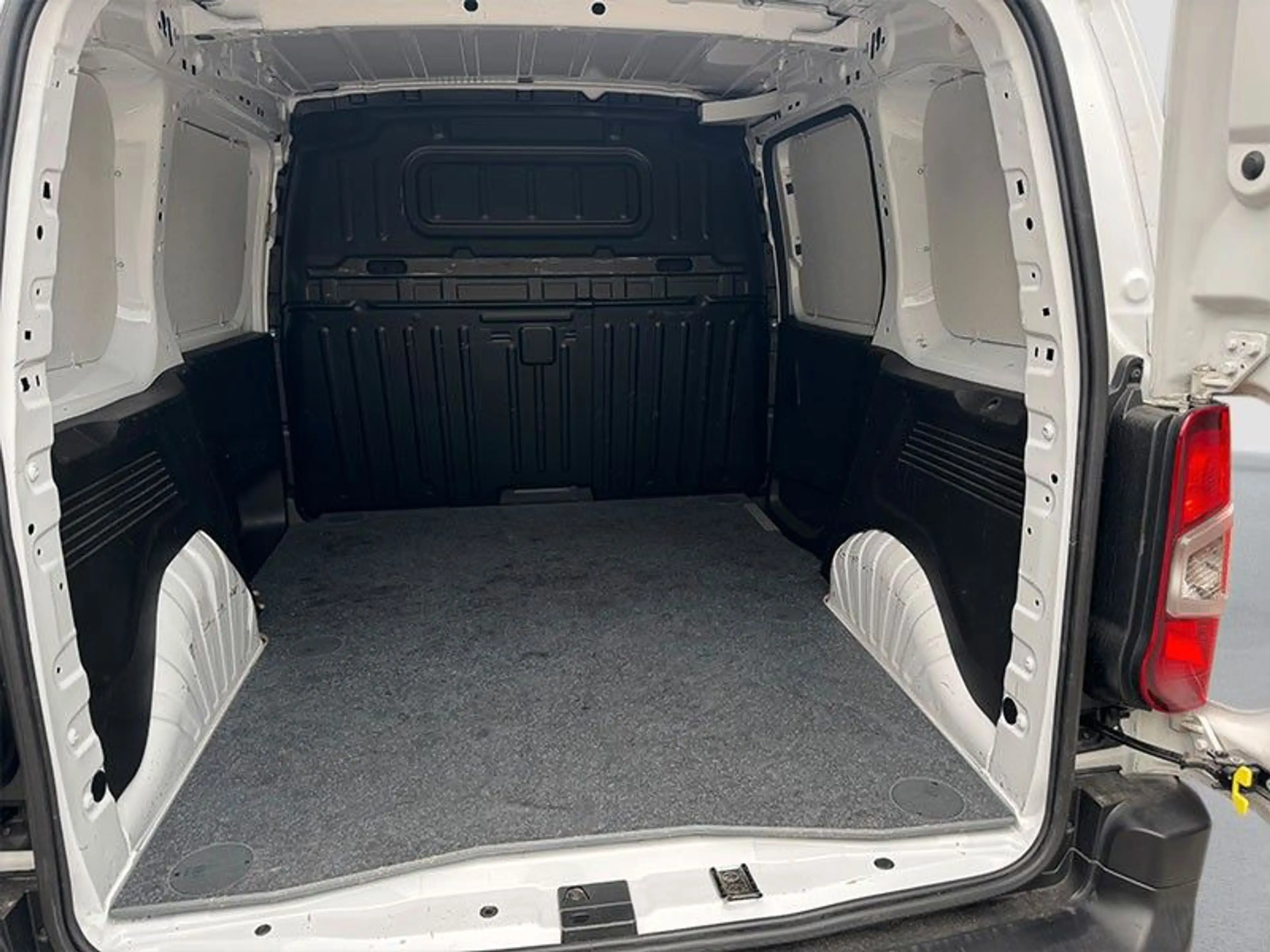 Opel Combo Kasten. 1.2 Turbo/NAVI/RFK/PDC/TOTWINKEL — photo 10