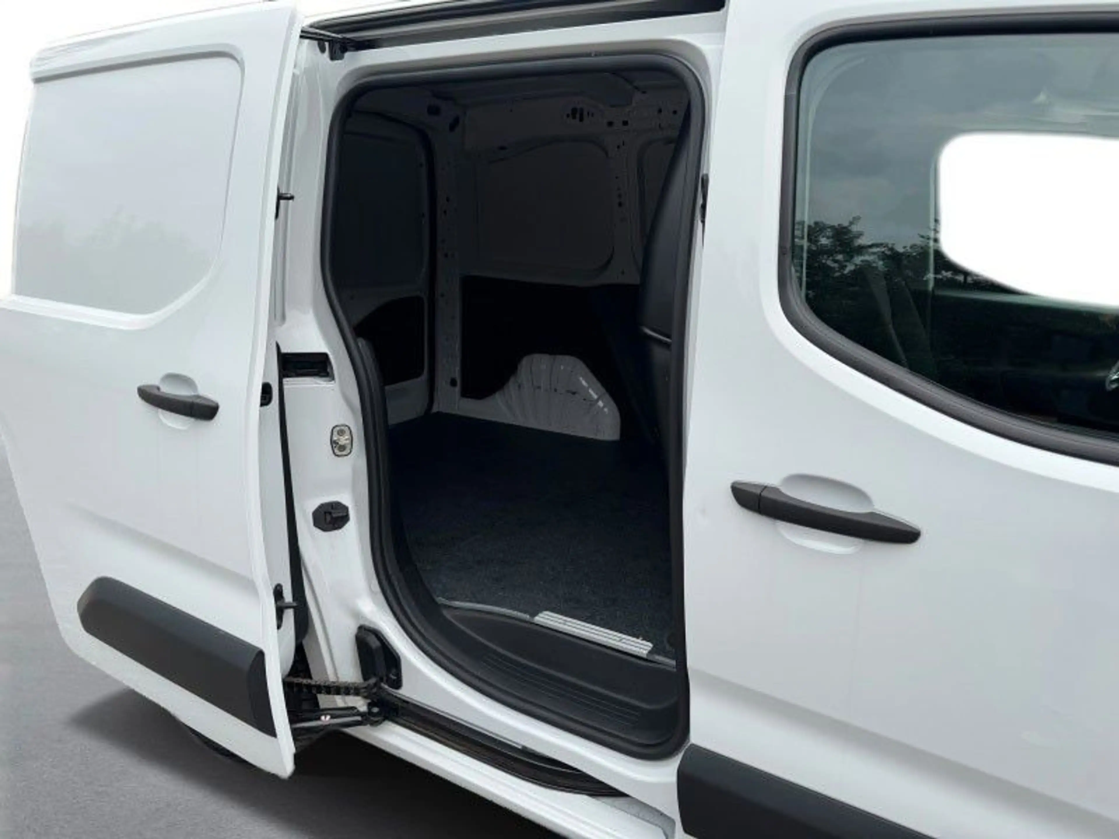 Opel Combo Kasten. 1.2 Turbo/NAVI/RFK/PDC/TOTWINKEL — photo 9