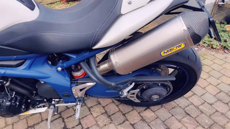 Triumph Speed Triple 1050 - foto 4