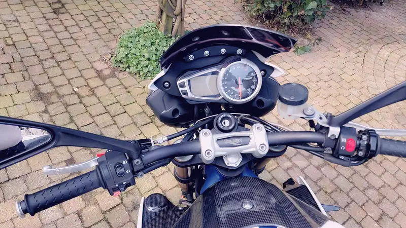 Triumph Speed Triple 1050 - foto 5