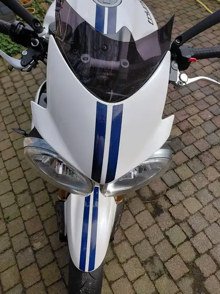 Triumph Speed Triple 1050 - foto 2