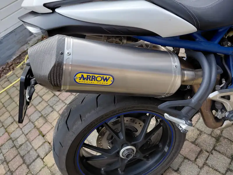 Triumph Speed Triple 1050 - foto 6