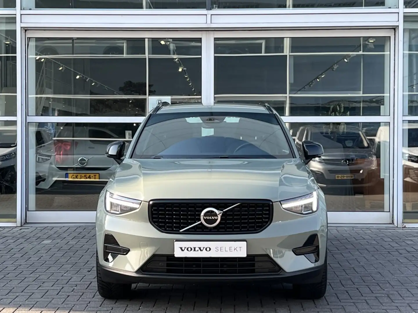 Volvo XC40 B4 197PK Plus Dark| Adap.Cruise| Trekhaak|Camera| Grün - 2