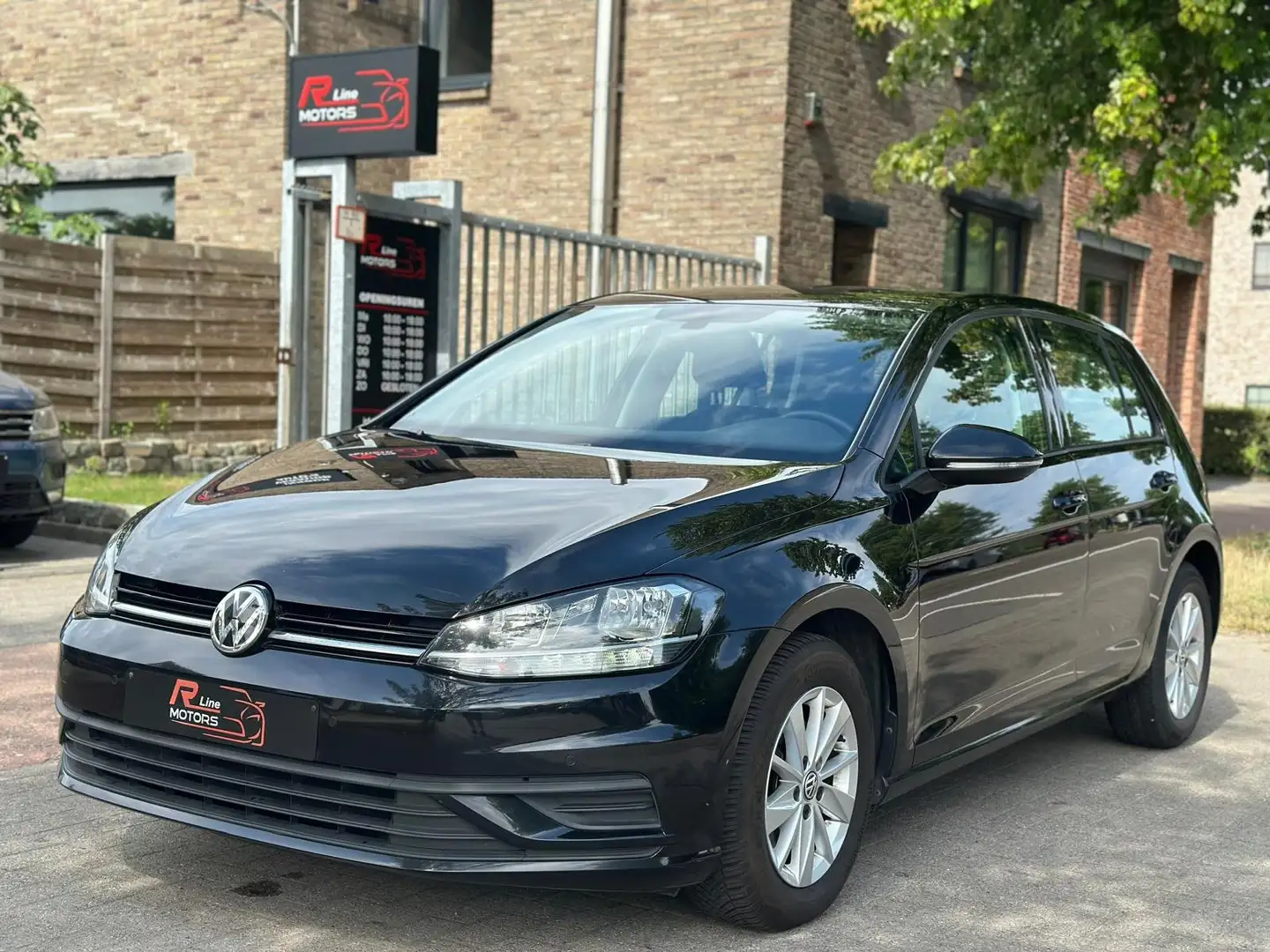 Volkswagen Golf 1.6 TDi DSG - Camera - Automaat - Eerste Eigenaar Zwart - 1