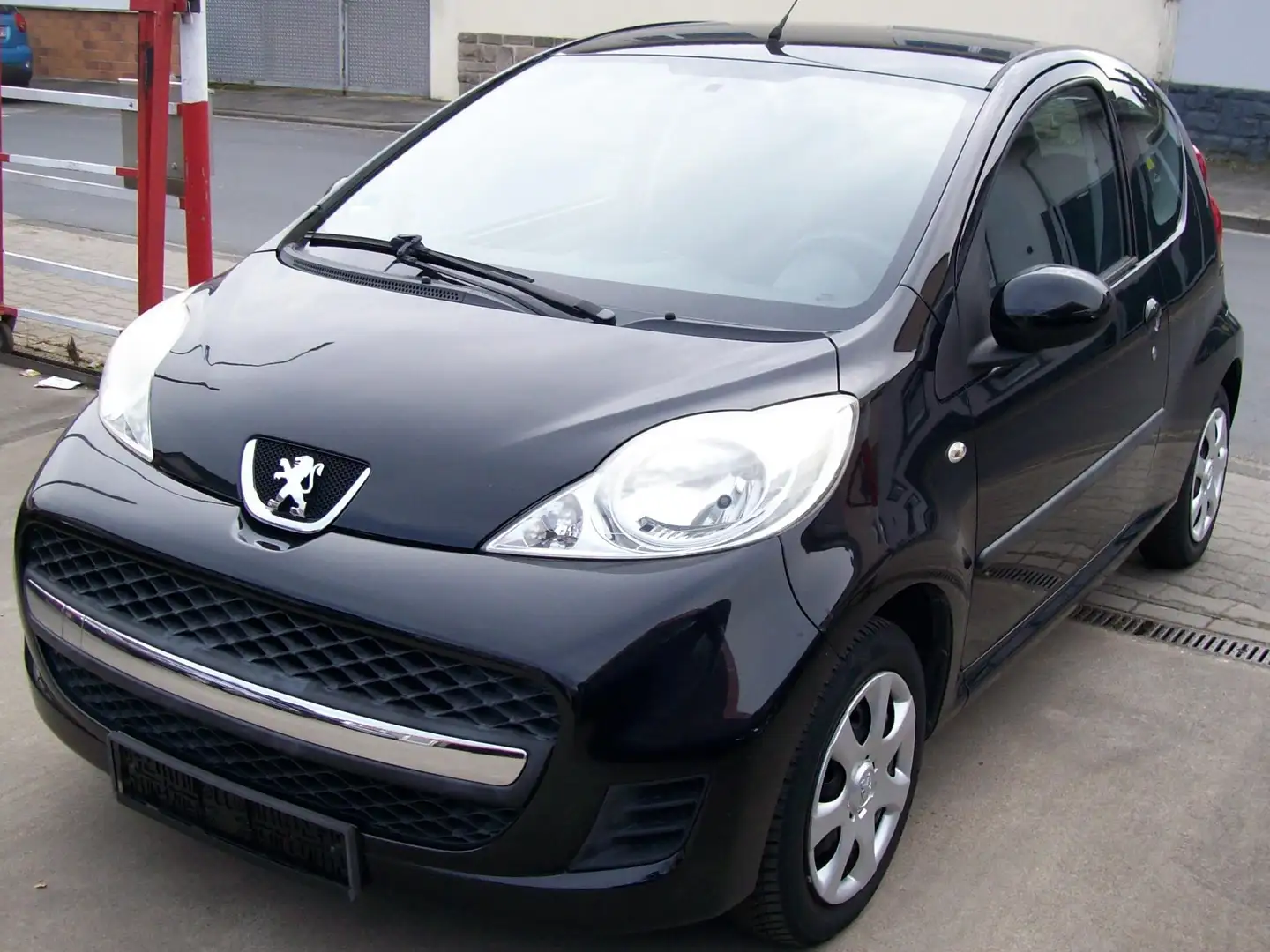 Peugeot 107 Filou Schwarz - 1