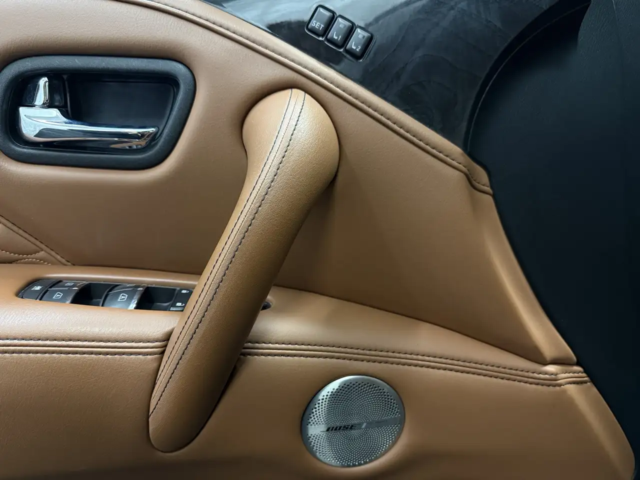 Infiniti QX80 снимка Infiniti QX80