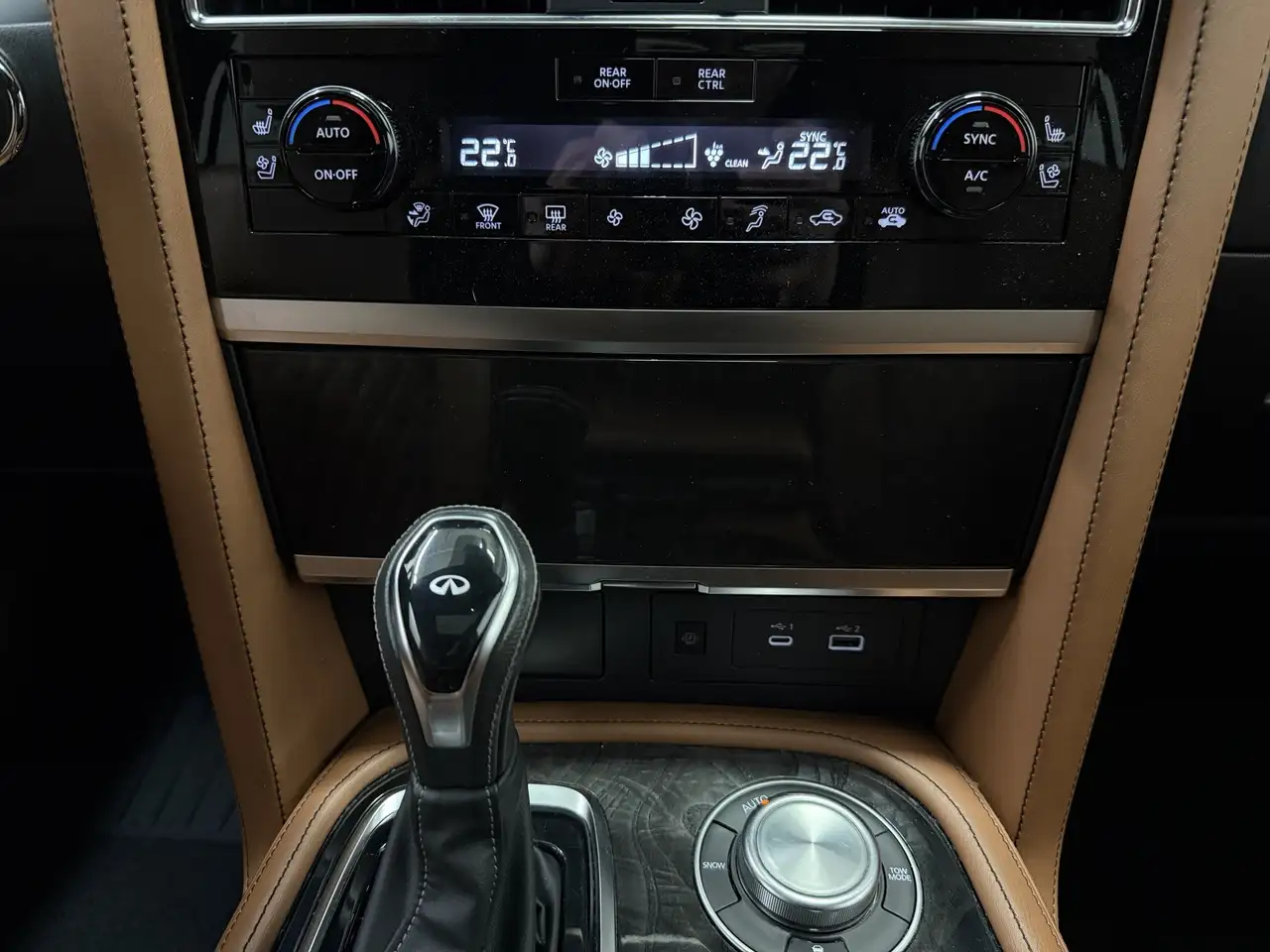 Infiniti QX80 снимка Infiniti QX80