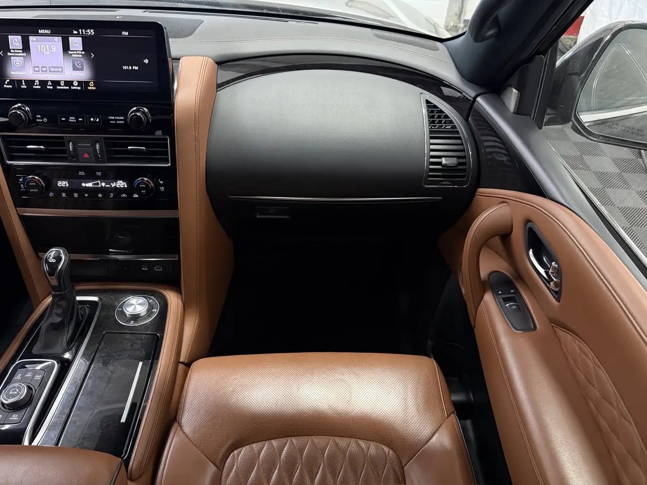 Infiniti QX80 снимка Infiniti QX80