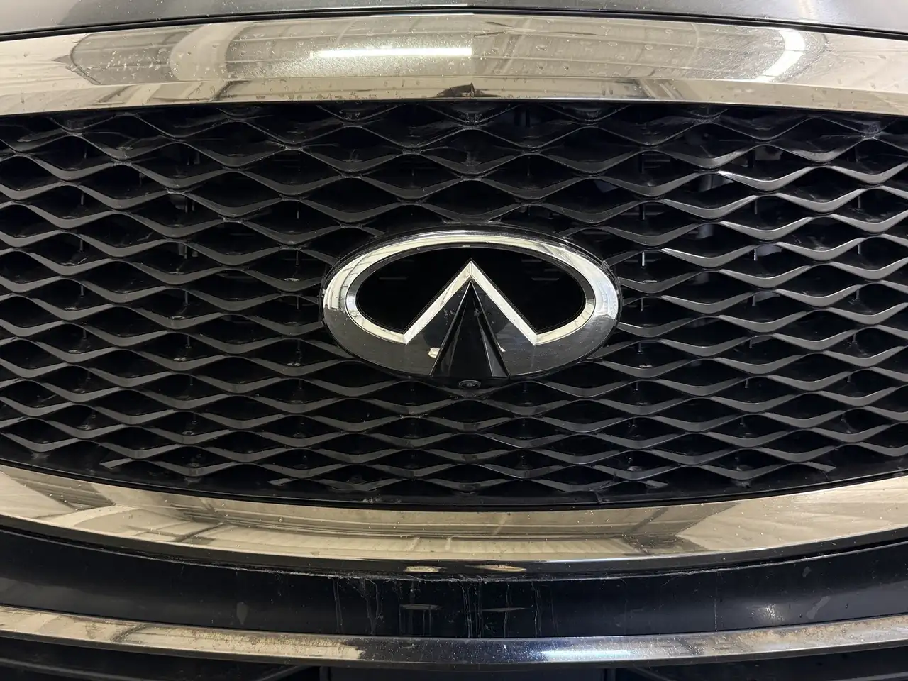 Infiniti QX80 снимка Infiniti QX80
