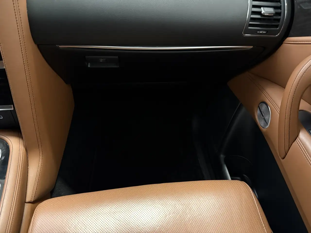 Infiniti QX80 снимка Infiniti QX80