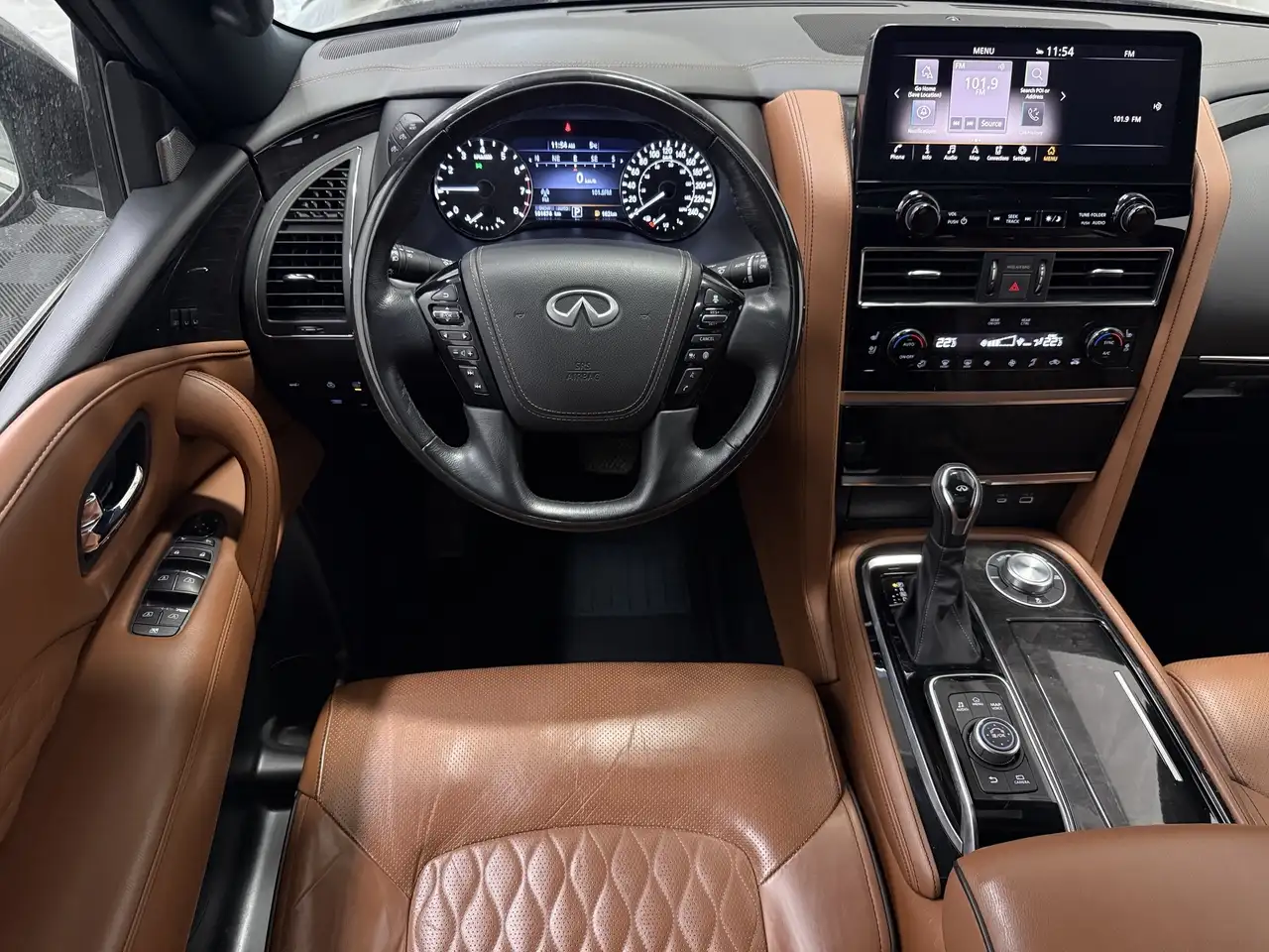 Infiniti QX80 снимка Infiniti QX80