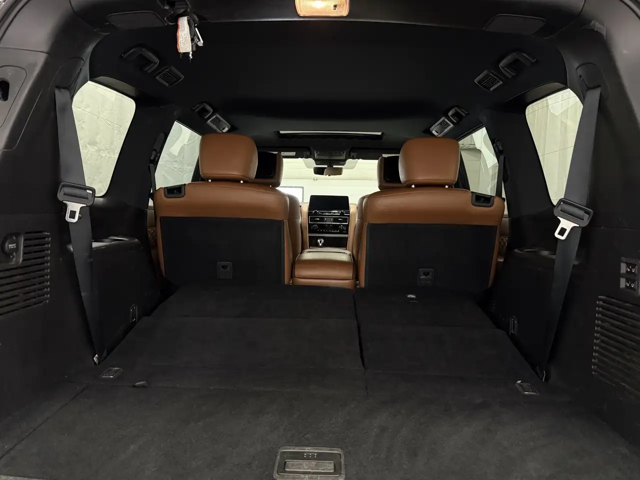 Infiniti QX80 снимка Infiniti QX80