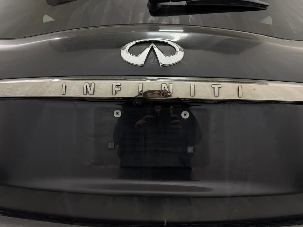 Infiniti QX80 снимка Infiniti QX80