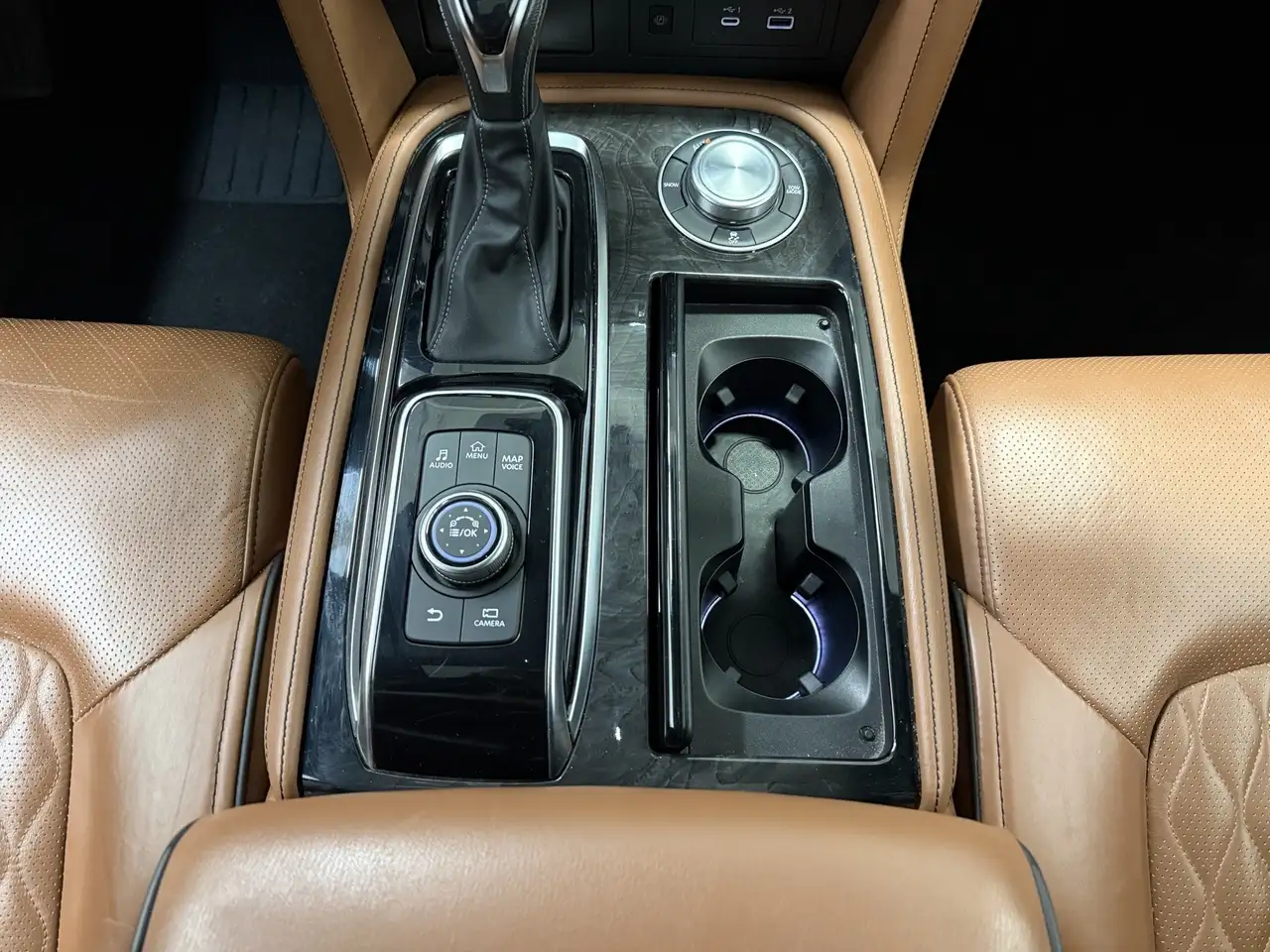 Infiniti QX80 снимка Infiniti QX80