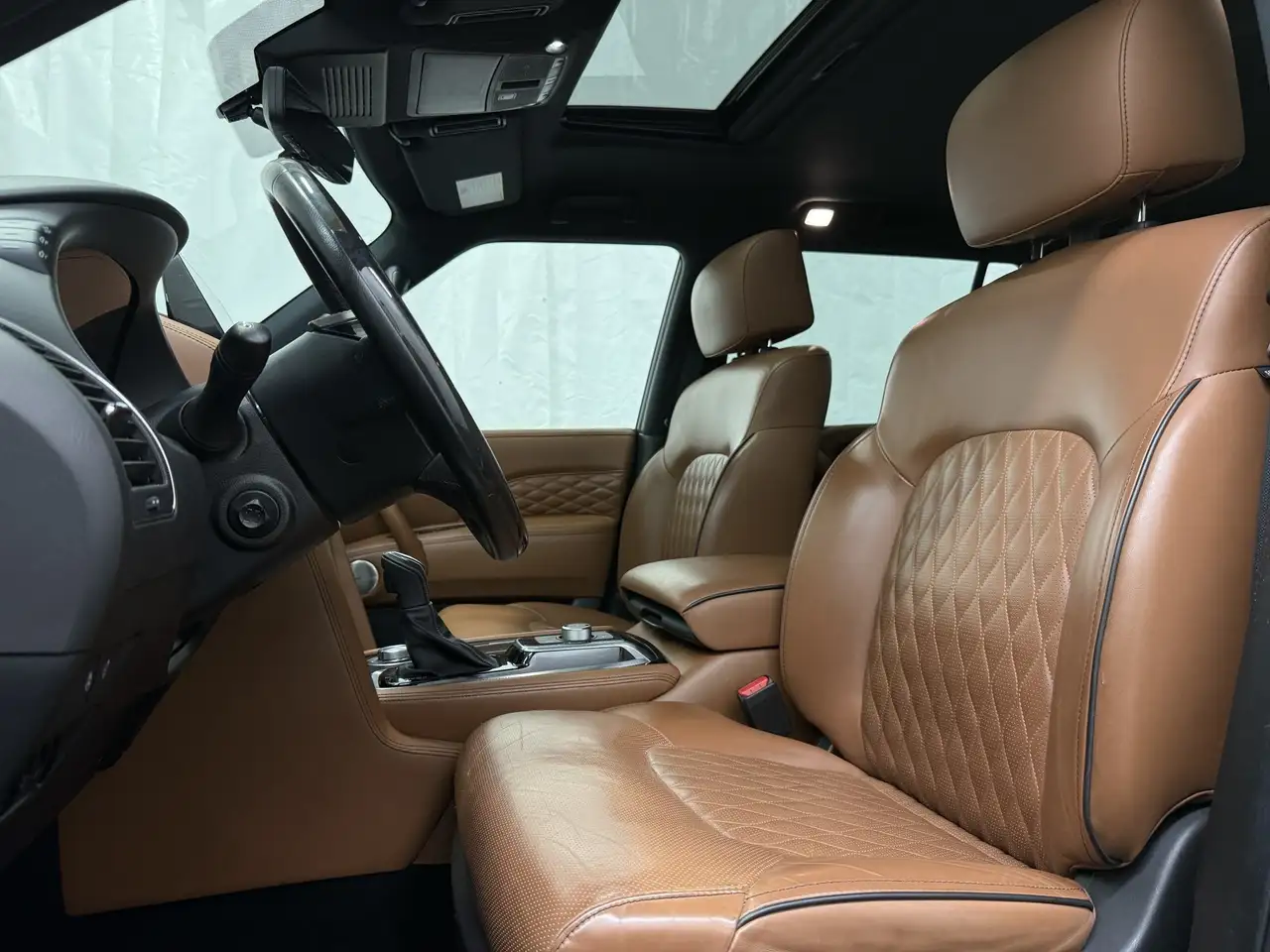 Infiniti QX80 снимка Infiniti QX80