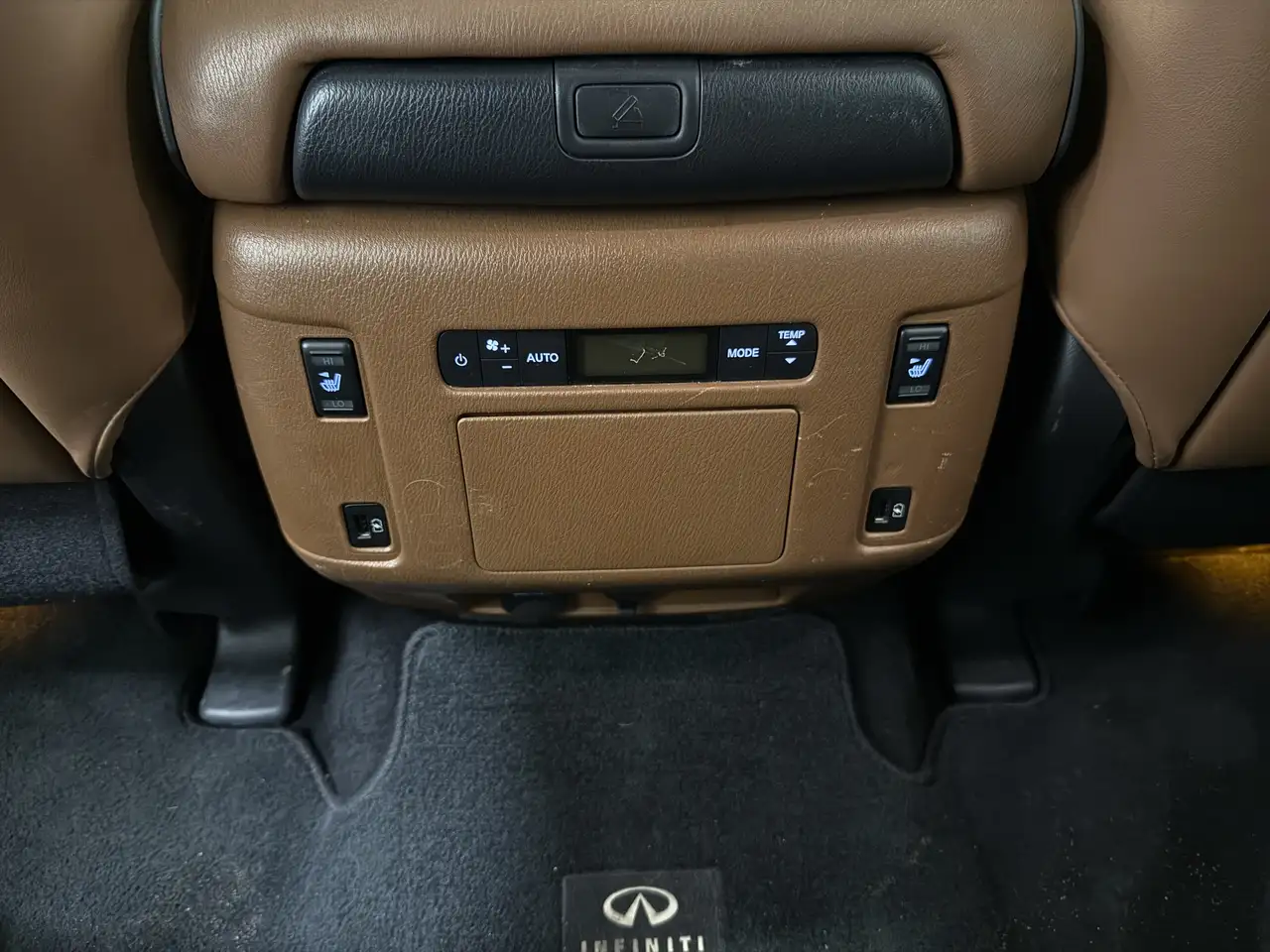 Infiniti QX80 снимка Infiniti QX80