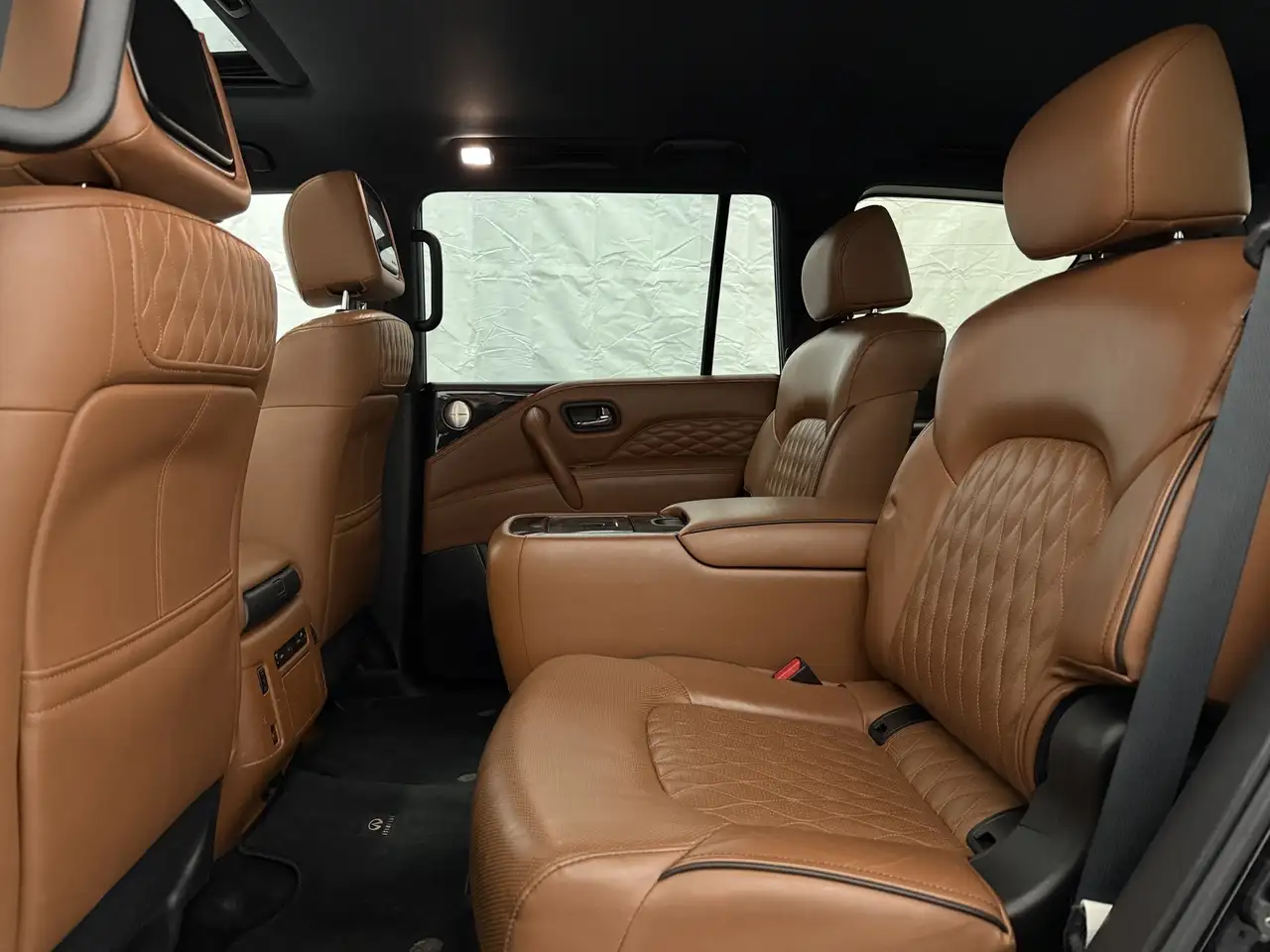 Infiniti QX80 снимка Infiniti QX80