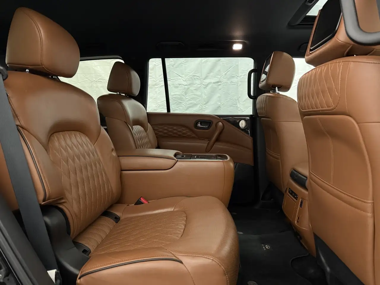 Infiniti QX80 снимка Infiniti QX80