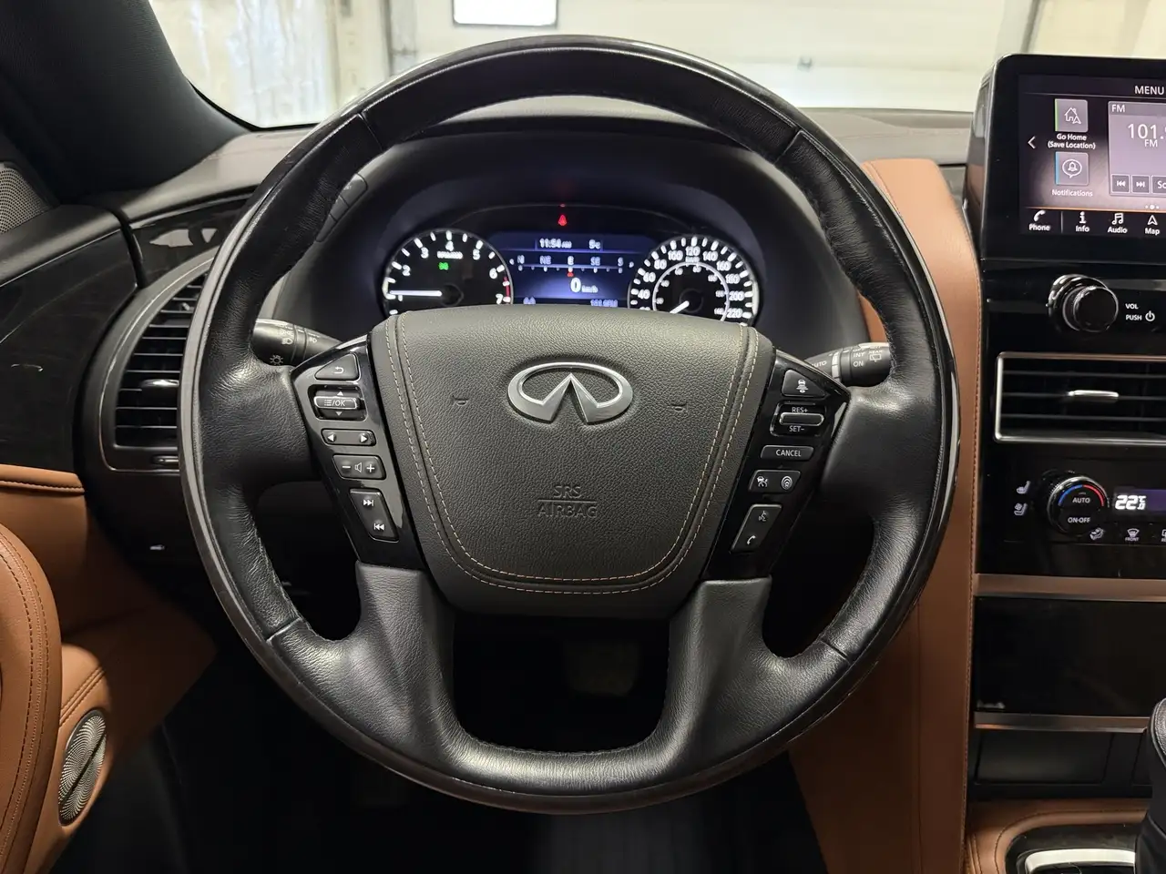 Infiniti QX80 снимка Infiniti QX80