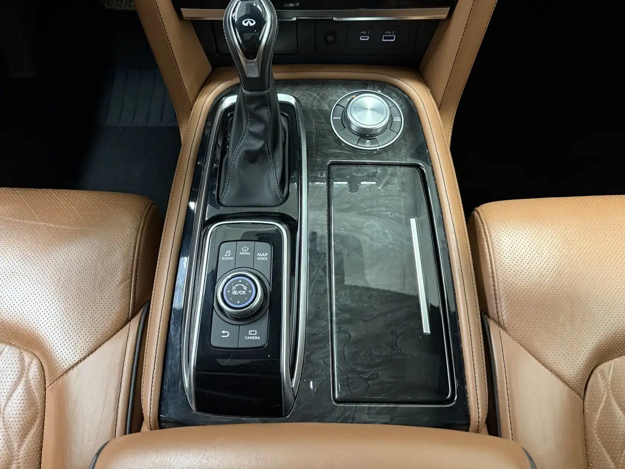 Infiniti QX80 снимка Infiniti QX80