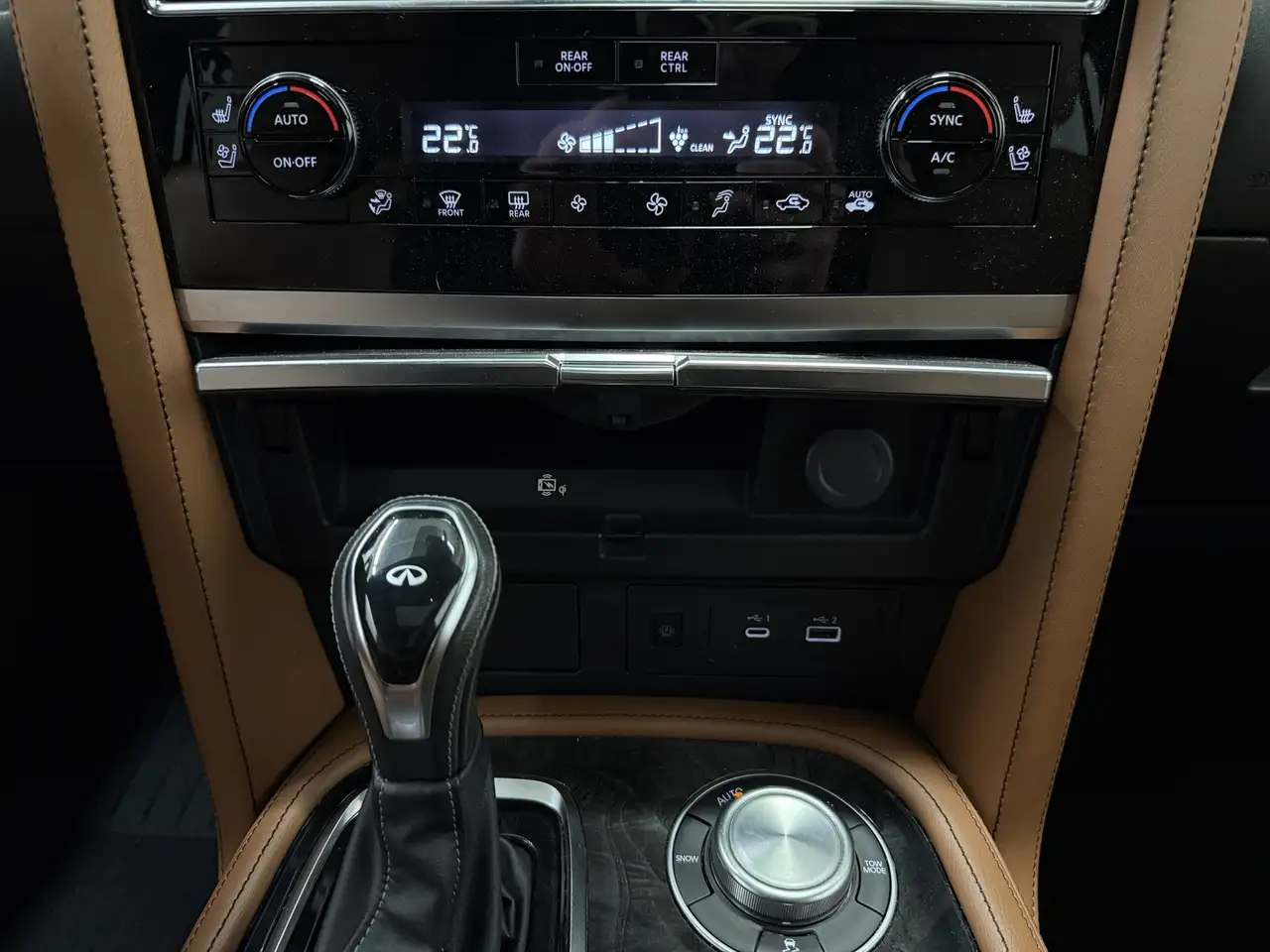 Infiniti QX80 снимка Infiniti QX80