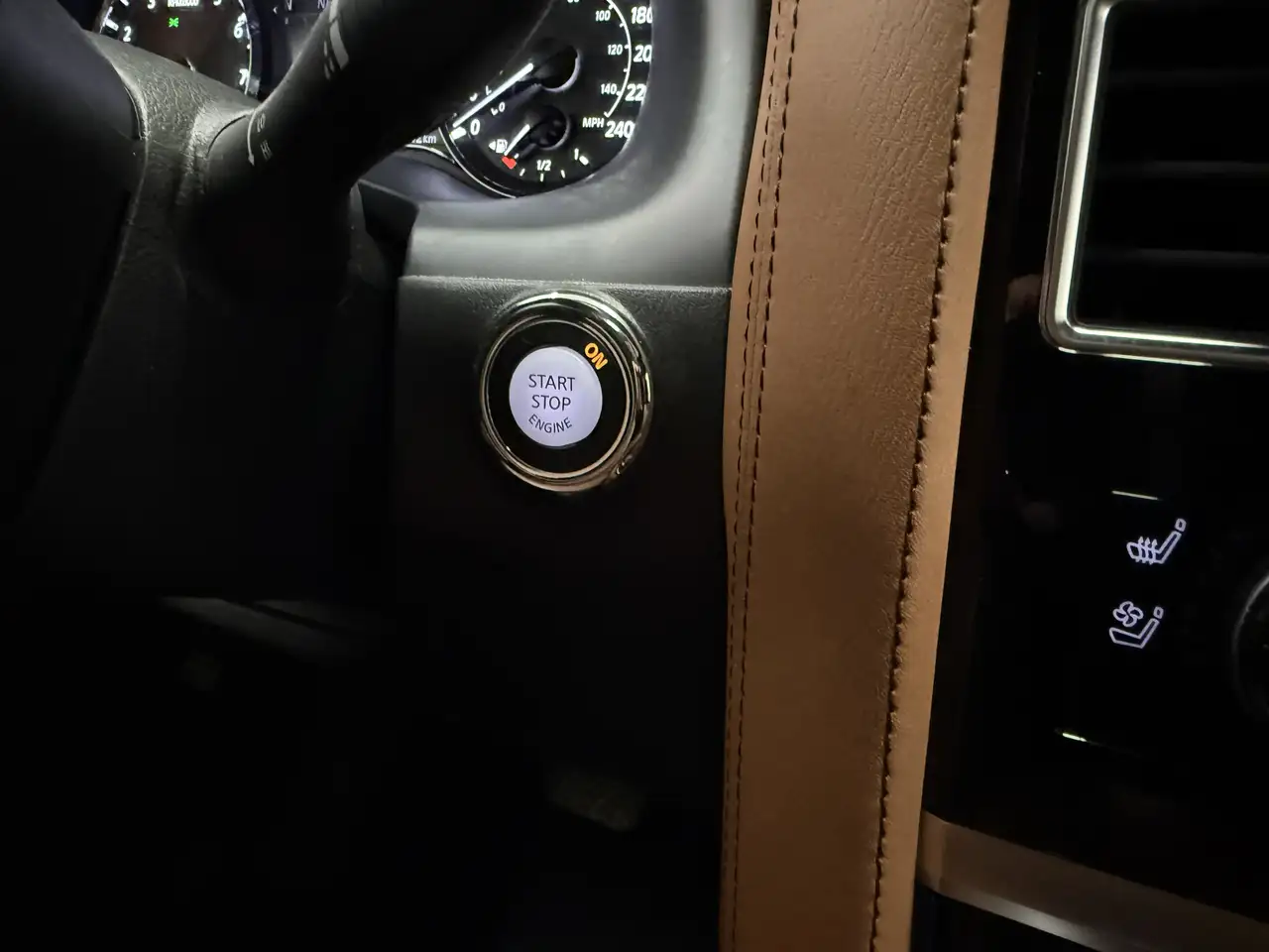 Infiniti QX80 снимка Infiniti QX80