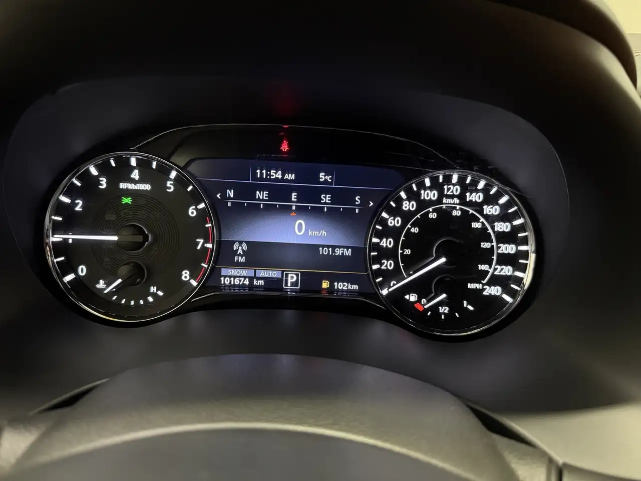 Infiniti QX80 снимка Infiniti QX80