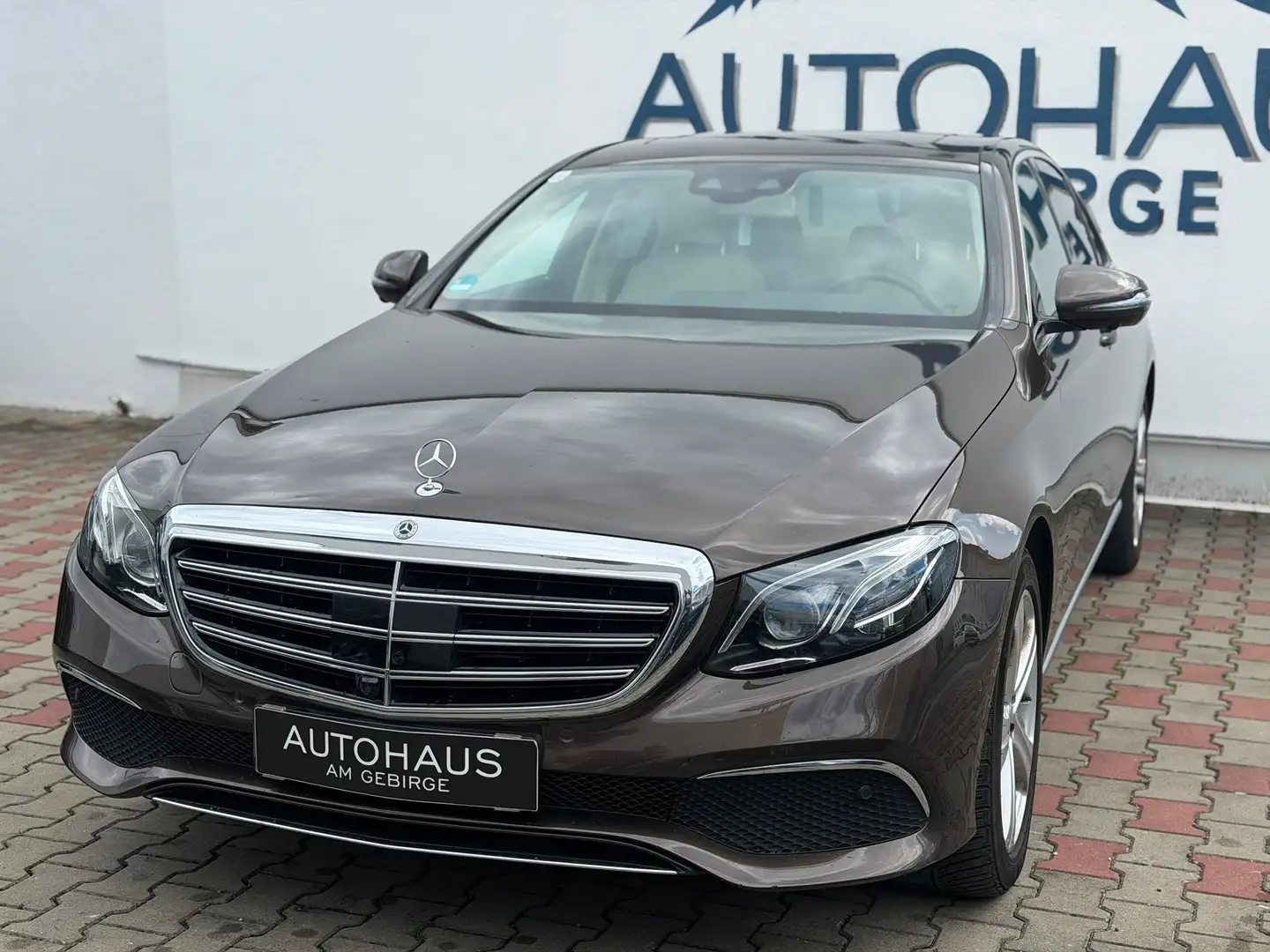 Mercedes-Benz E 350 E 350 d (213.033) Braun - 2