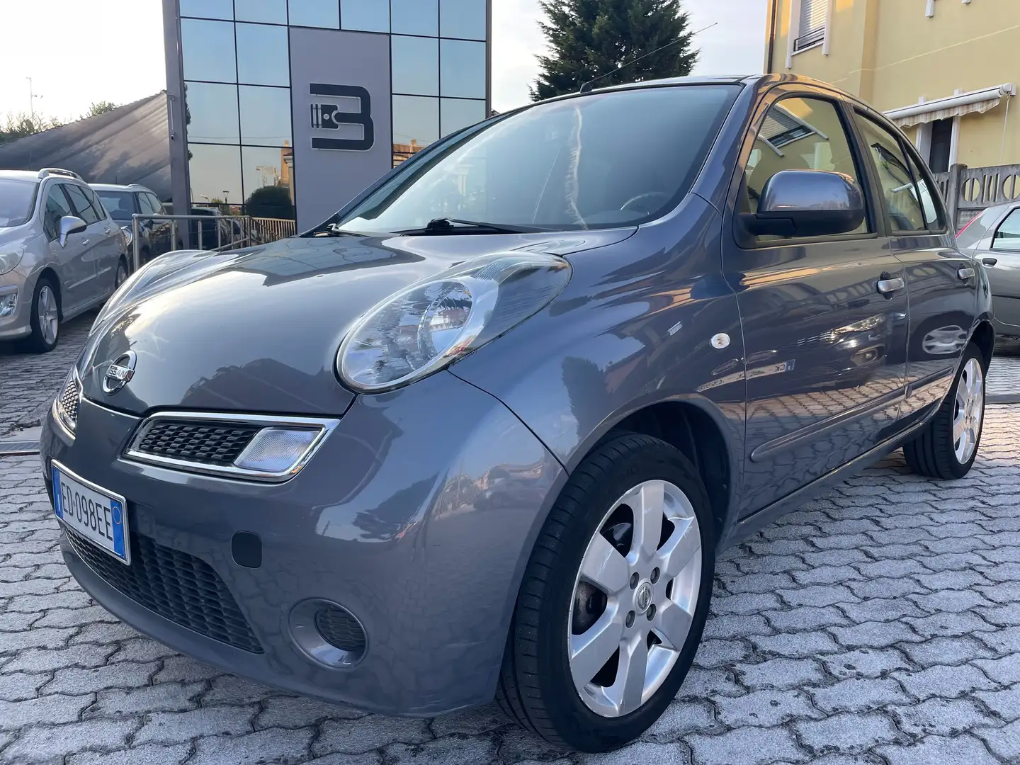 Nissan Micra Micra 5p 1.2 N-Tec restyling IDONEA NEOPATENTATI Grigio - 1