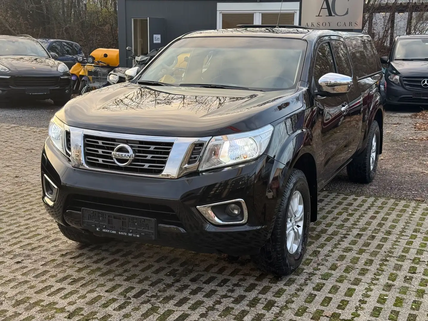 Nissan Navara NP300 Acenta King Cab 4x4/Hardtop Schwarz - 2