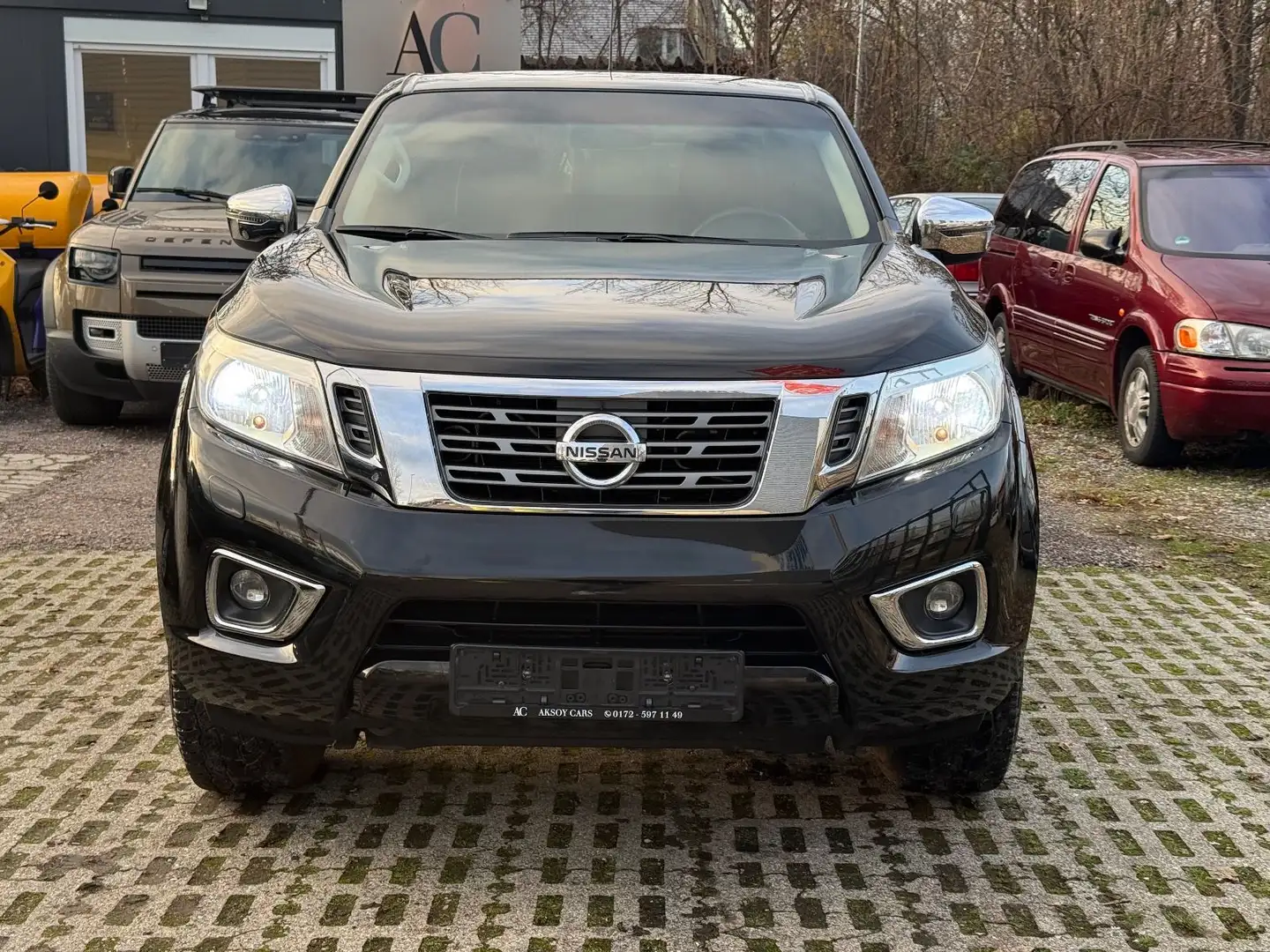 Nissan Navara NP300 Acenta King Cab 4x4/Hardtop Schwarz - 1