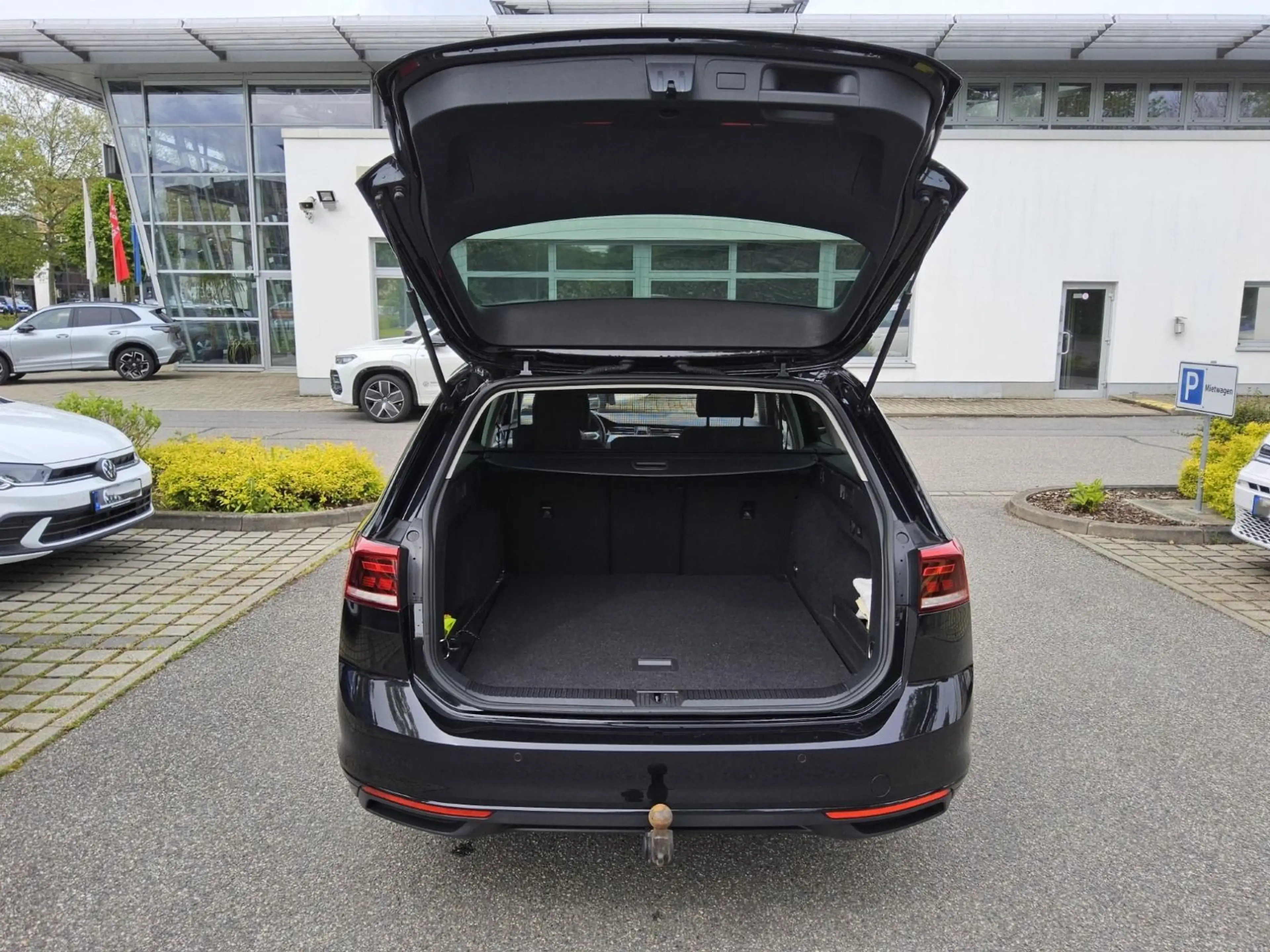 Volkswagen Passat Variant 1.5 TSI Business*AHK*SHZ*LED*ACC* — photo 3