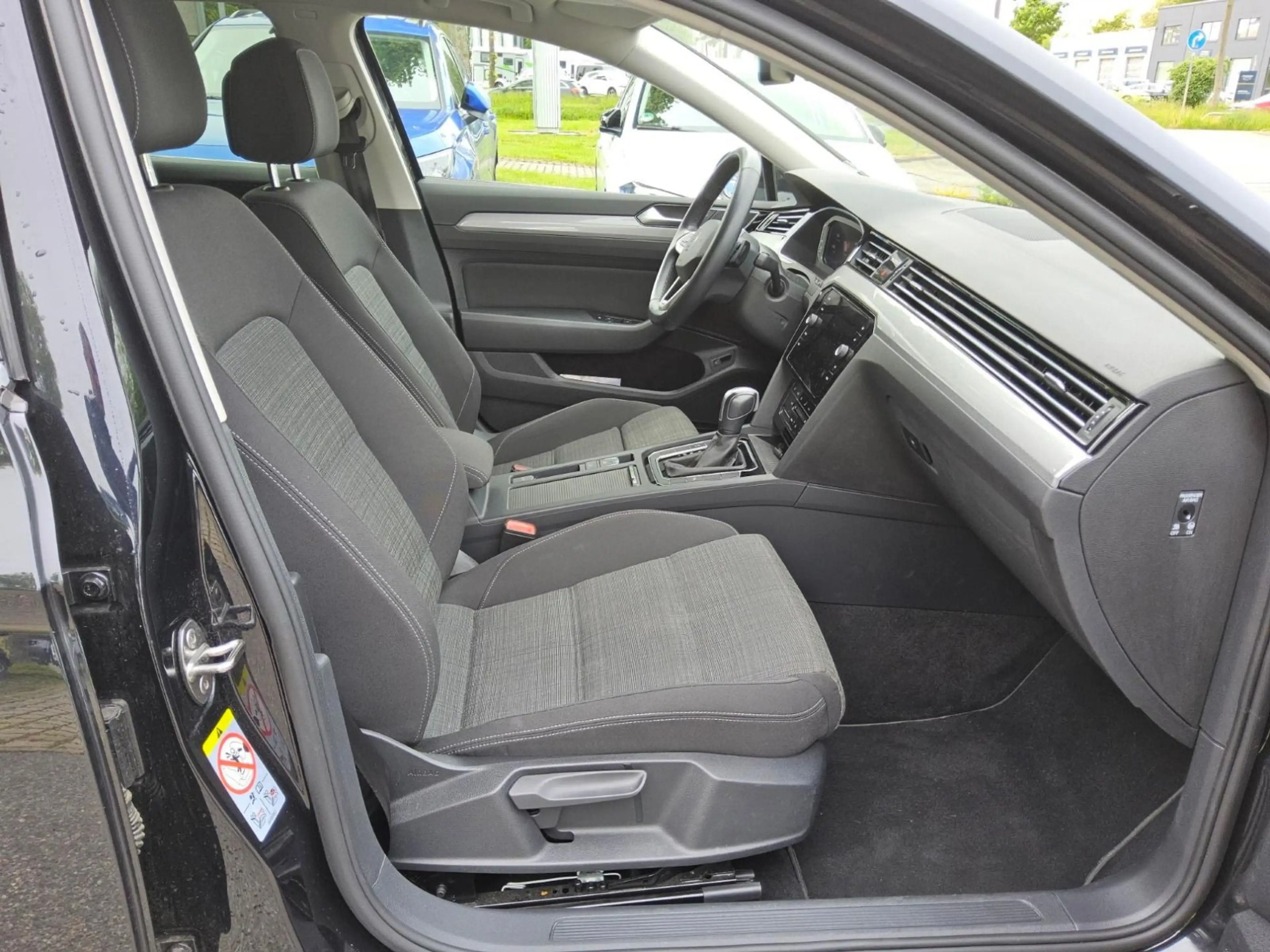 Volkswagen Passat Variant 1.5 TSI Business*AHK*SHZ*LED*ACC* — photo 5