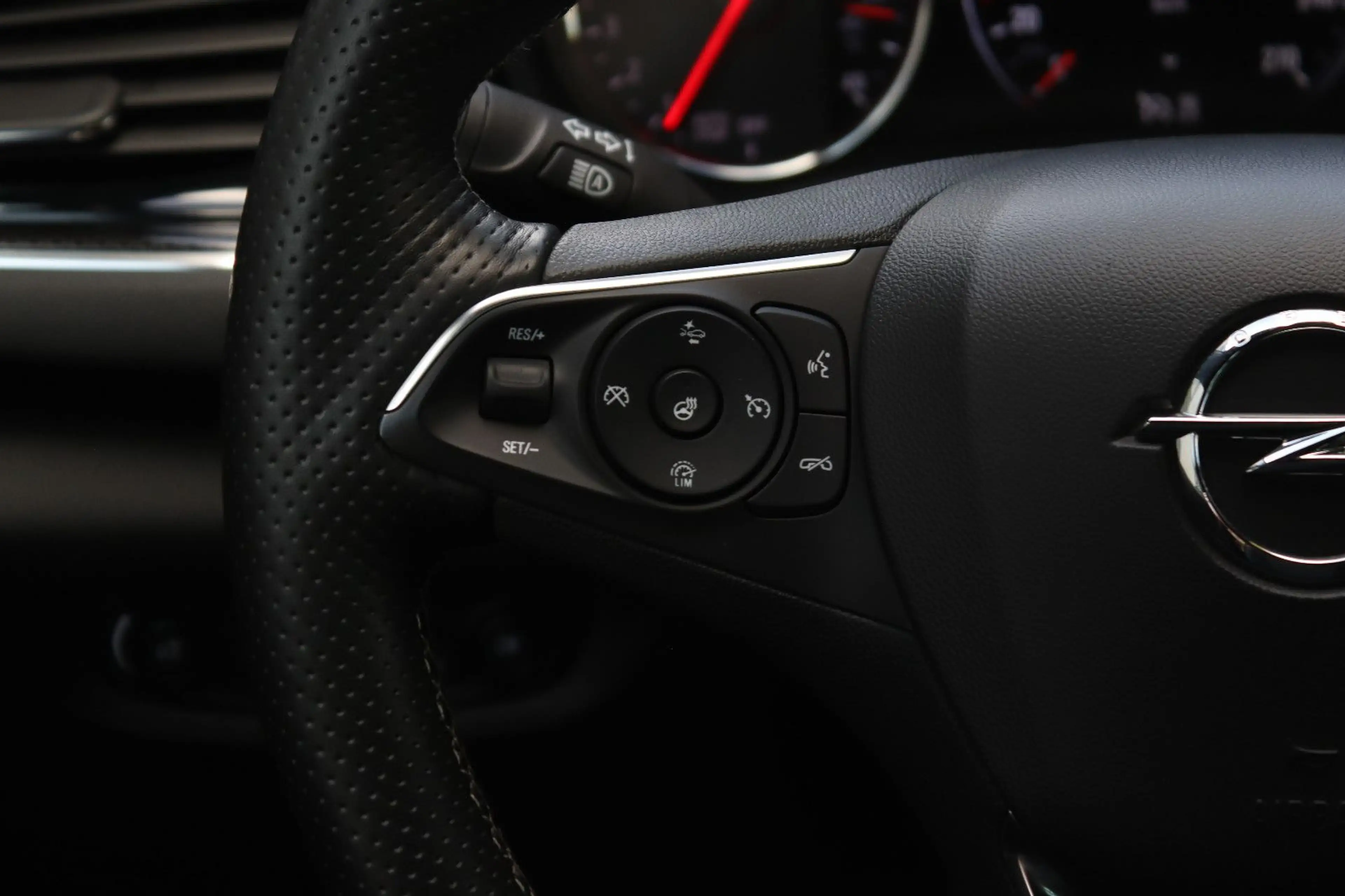 Opel Insignia Tourer*T.LEDER*LED*HUD*KAMERA*SPUR*TOT* — photo 14
