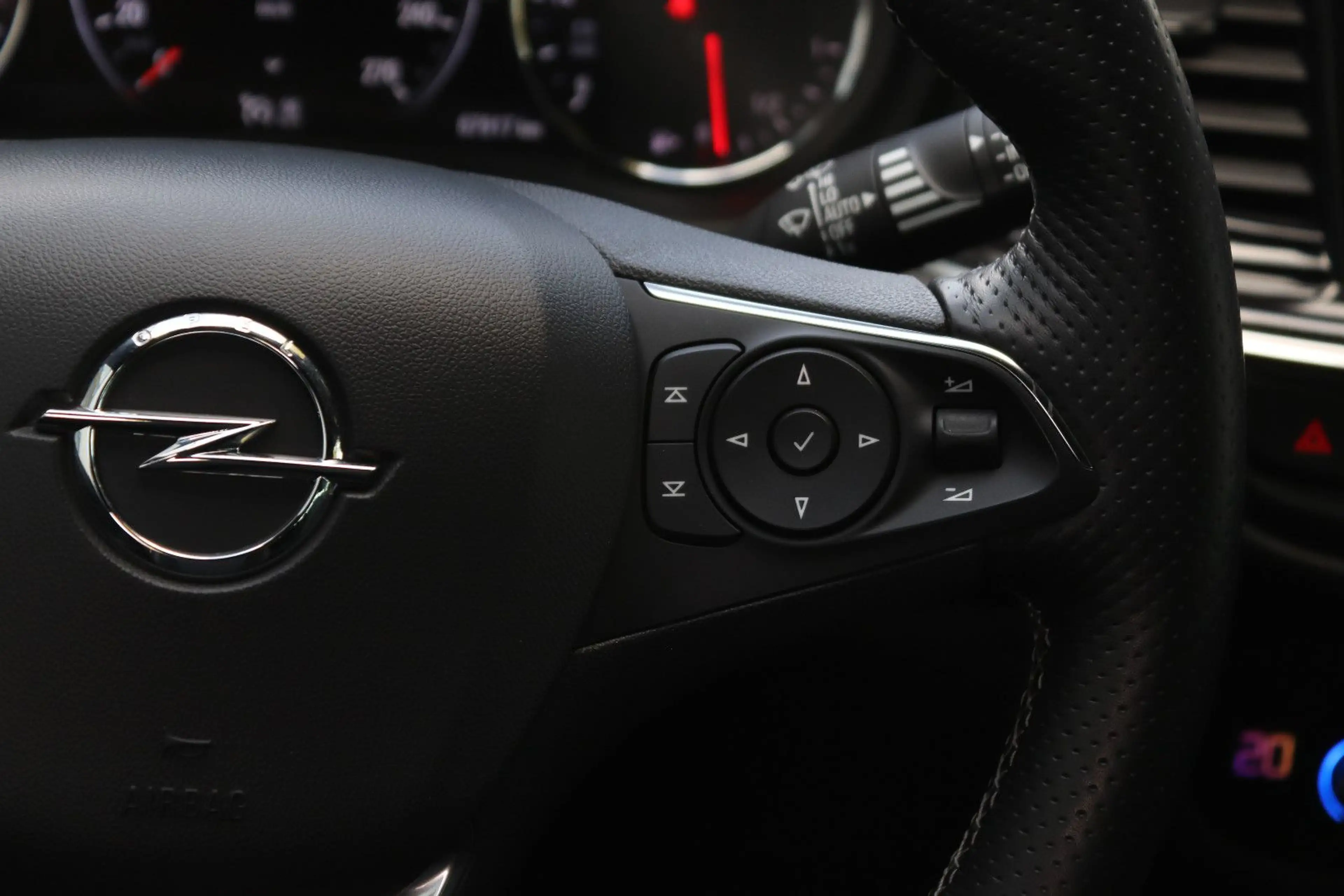 Opel Insignia Tourer*T.LEDER*LED*HUD*KAMERA*SPUR*TOT* — photo 15