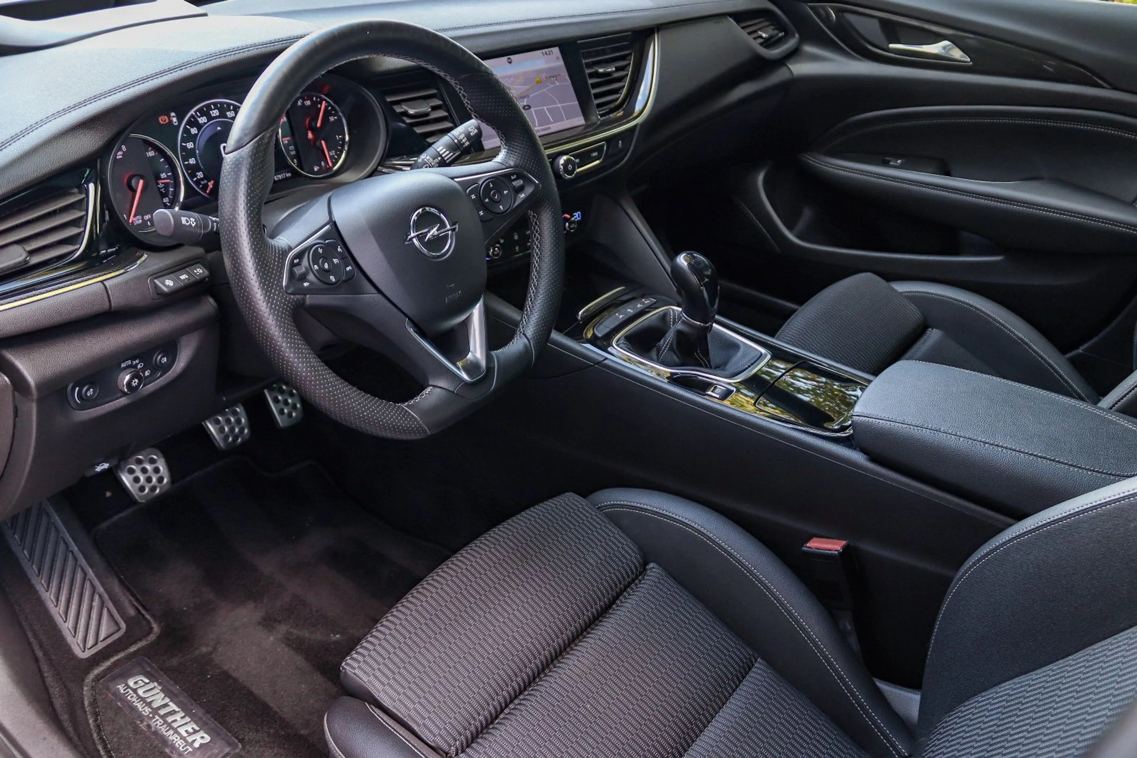 Opel Insignia Tourer*T.LEDER*LED*HUD*KAMERA*SPUR*TOT* — photo 11